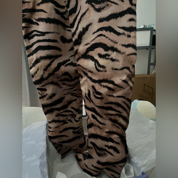 Liliana Los Angeles - Picture 2 of 5